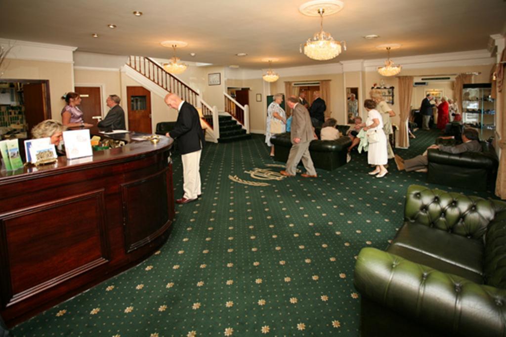 Cliff Head Hotel Carlyon-öböl Kültér fotó