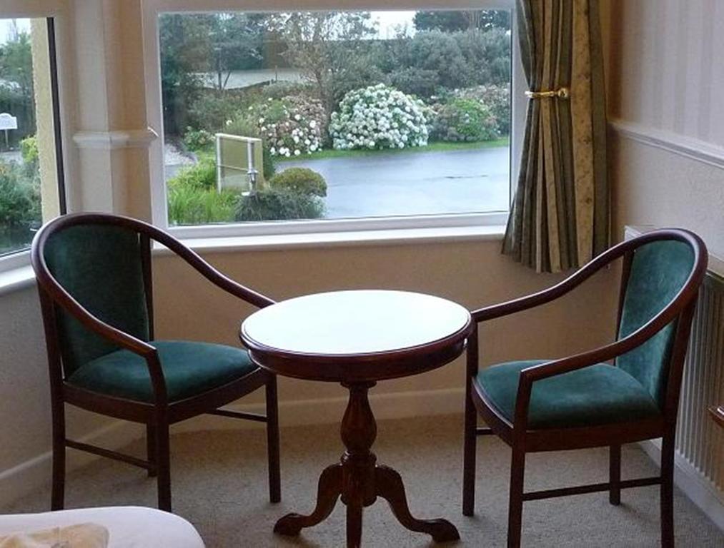 Cliff Head Hotel Carlyon-öböl Szoba fotó
