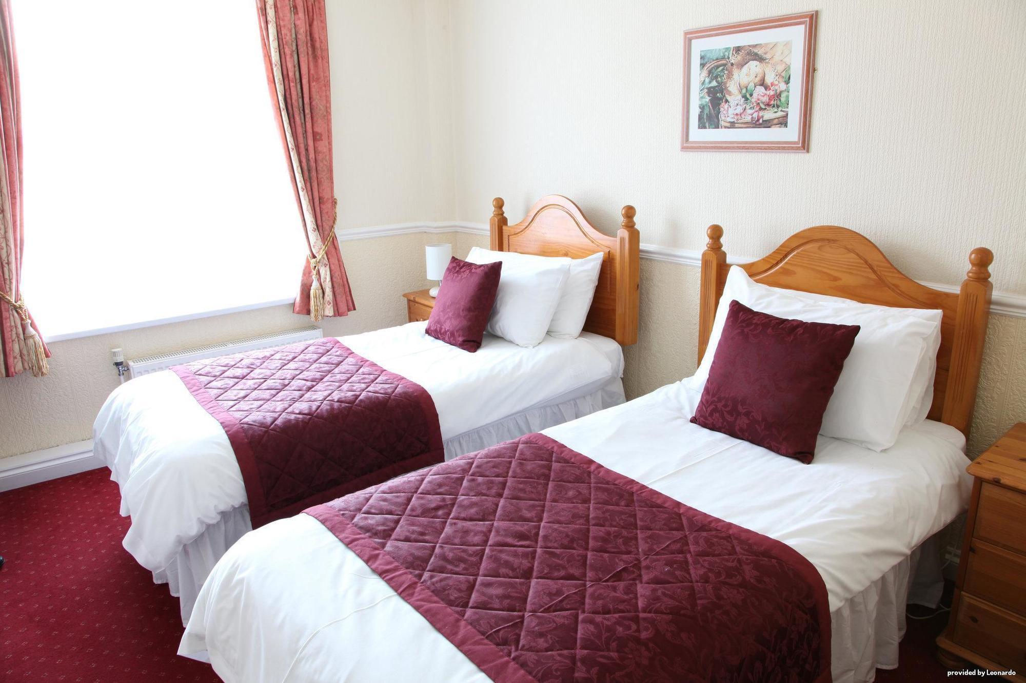 Cliff Head Hotel Carlyon-öböl Szoba fotó